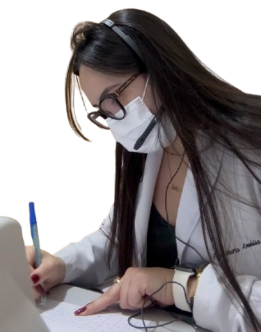 Fga. Maria Amelia realizando exame auditivo